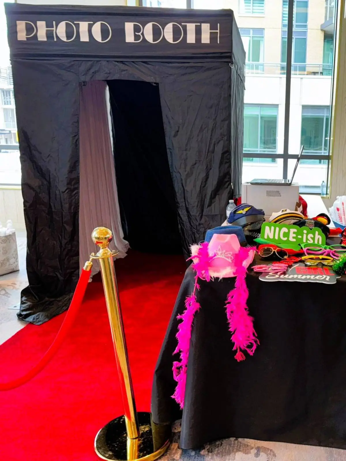 Toronto Enclosed Photo Booth Features