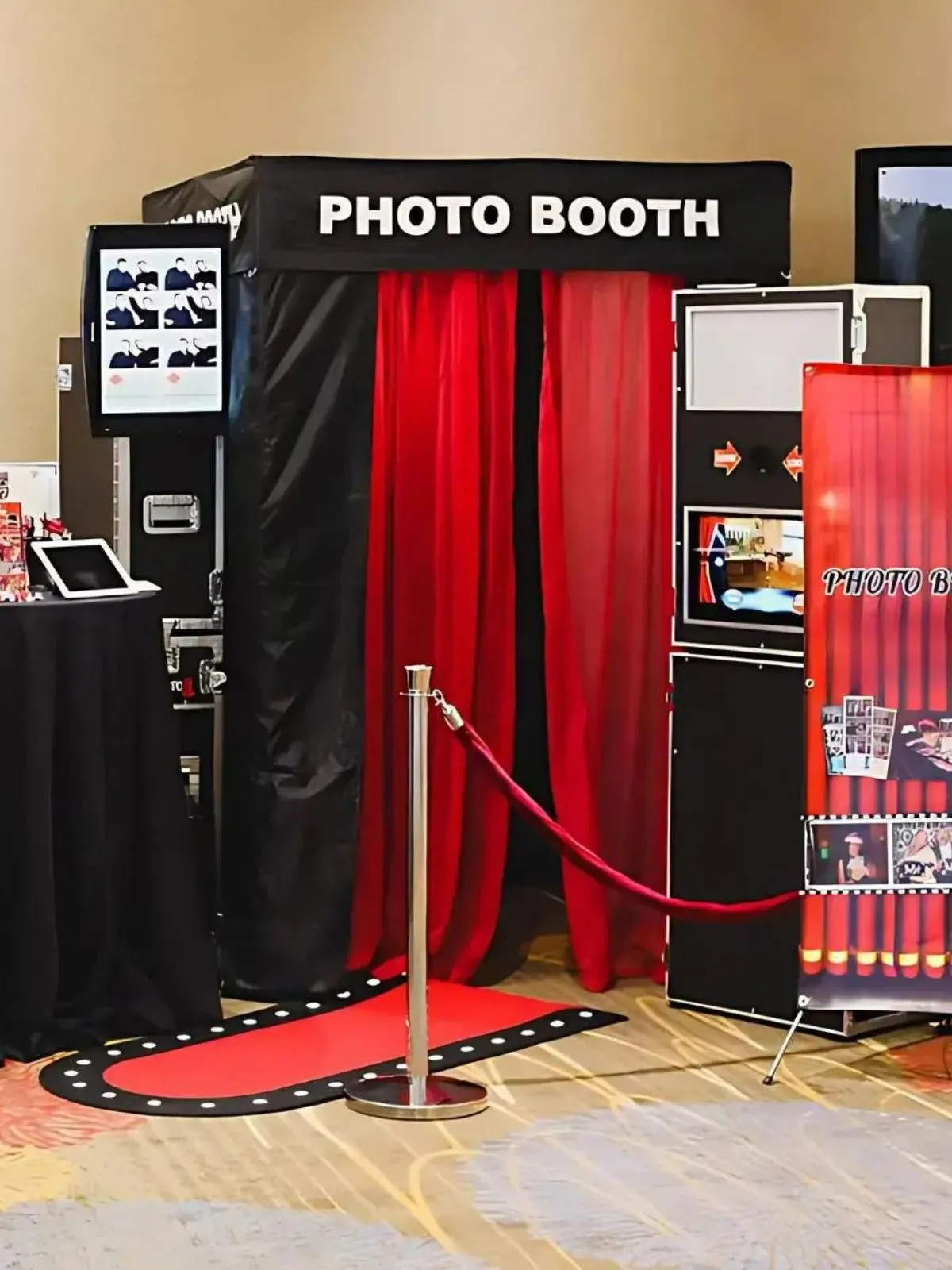 Woodstock Enclosed Photo Booth Features